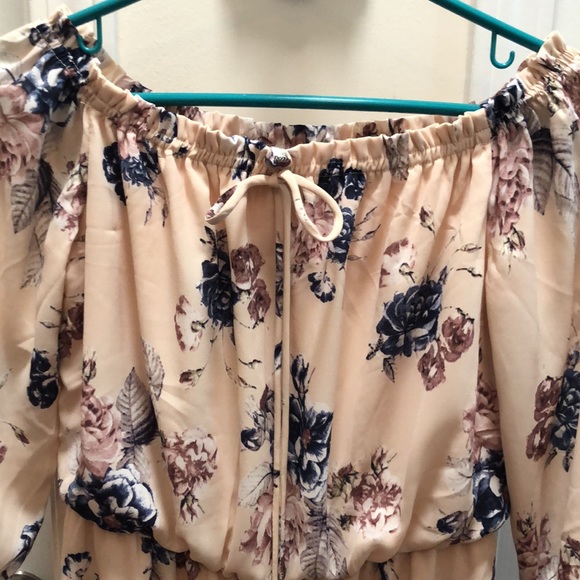 Papaya brand adult size M taupe w/ some blue and hints of brown flower print - Picture 2 of 5